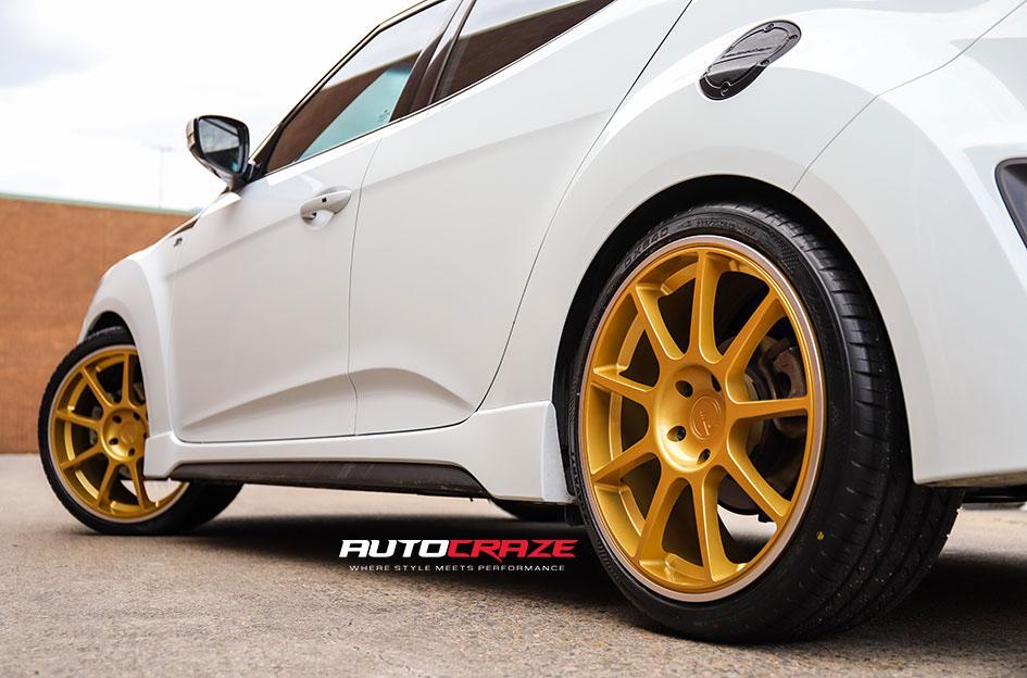 HYUNDAI VELOSTER MR138 GOLD MACHINED LIP
